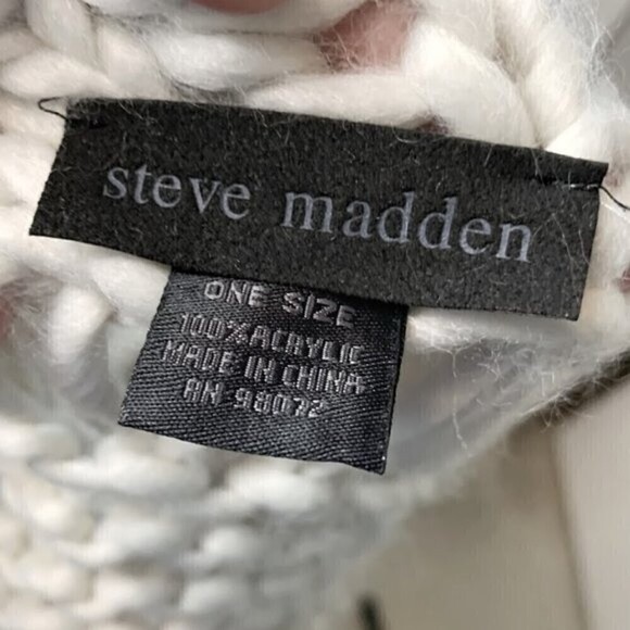 Steve Madden Cowl Neck Cable Knit Infinity Winter Scarf - Picture 4 of 4